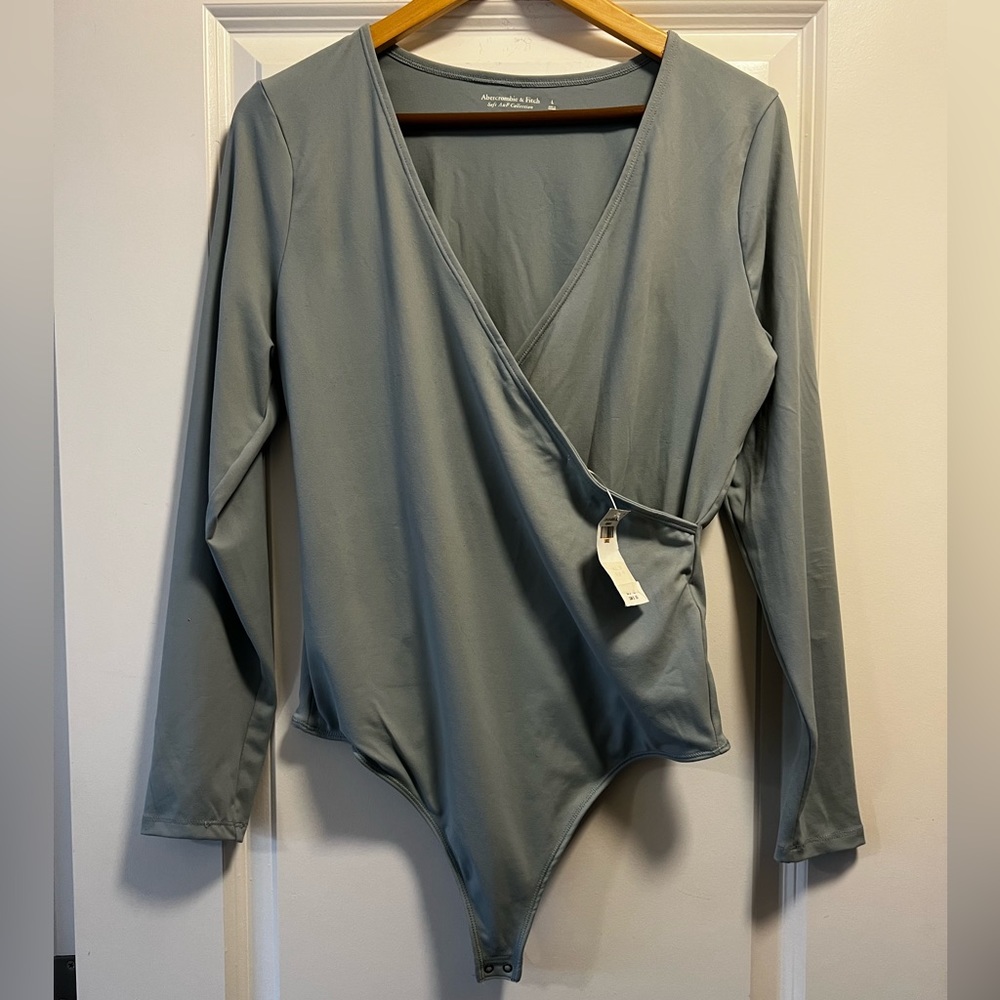 Abercrombie & Fitch Long-Sleeve Wrap Bodysuit (Mintish blue - Large)